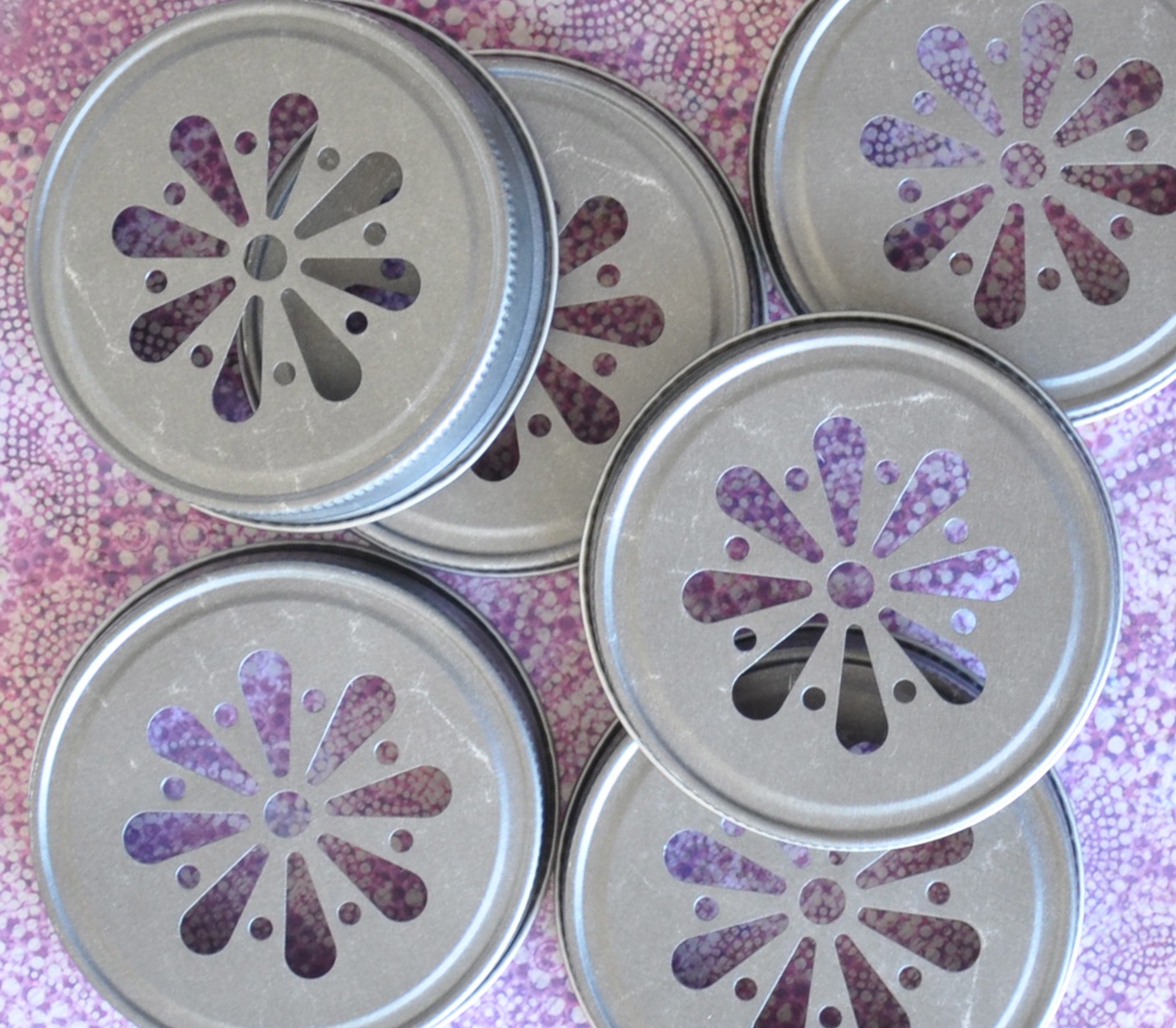 36 Daisy Stamped Mason Jar Lids · Pom Decors · Online Store Powered by