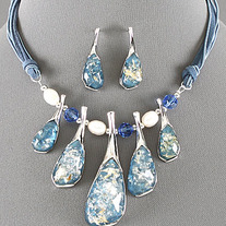 Funky Blue Cord Crackle Drop Multi Pendant Pearl Necklace & Earrings Set