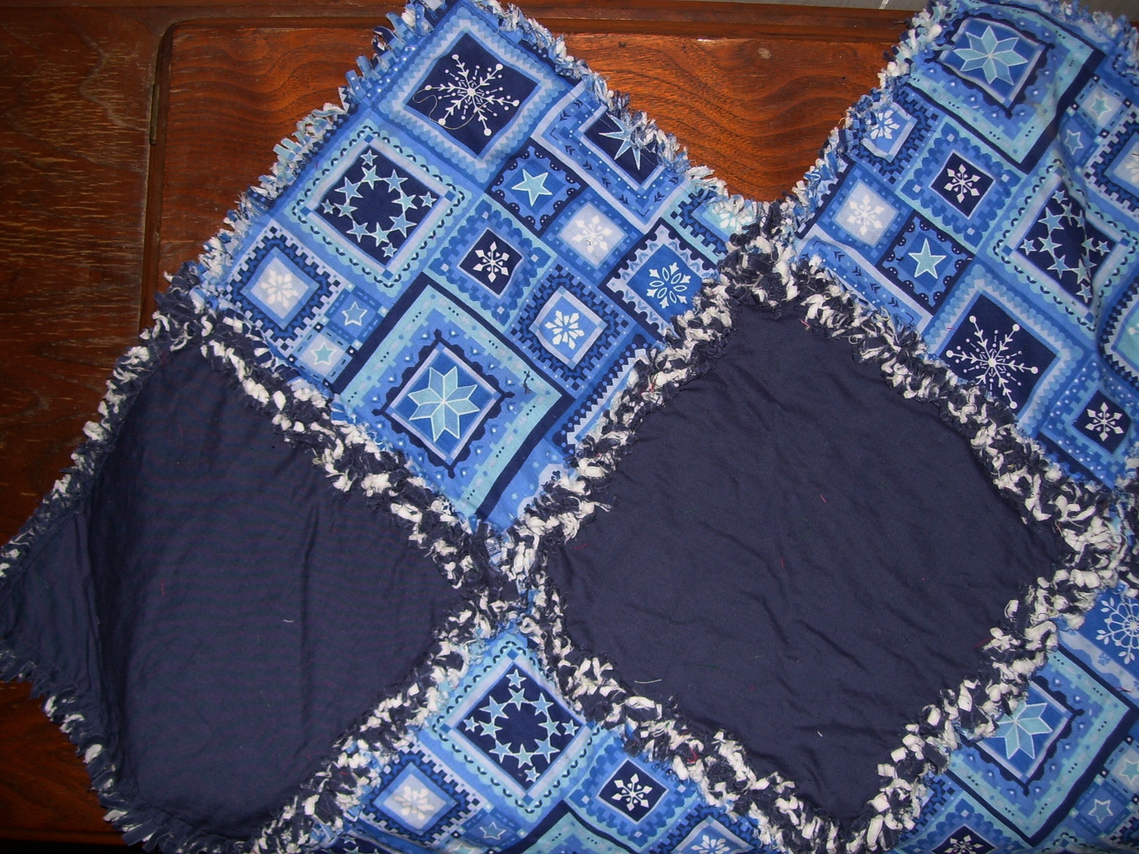Kenlee Crafts Blue Snowflake Christmas Rag Quilt Table Runner