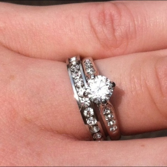 Swarovski Engagement Ring With accented crystals on the side / Size 7