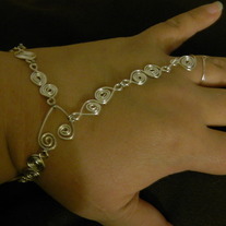 Swirls hand jewelry 