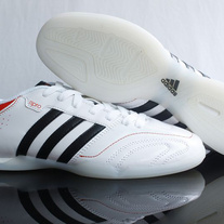 Kaka_20adidas_2011pro_20ic_20soccer_20boots-white_20black_medium