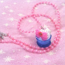 pink strawberry bow white ice cream sundae pearl garland necklace