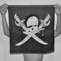 Black_skull_and_crossbones_pirate_flag_bandanna_medium