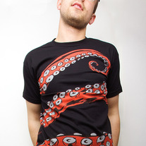 Mens Octohug T-shirt (Wrap Around) 