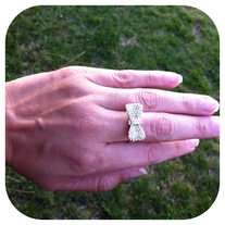 Small Gold Bow Ring 