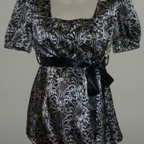 Silver/Black Short Sleeve Top with Ribbon Tie-Duo Maternity Size Large  CL413