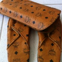 AUTH *MCM* - SLIPPERS with CASE in cognac 