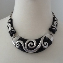 Detailed Ebony Necklace Set