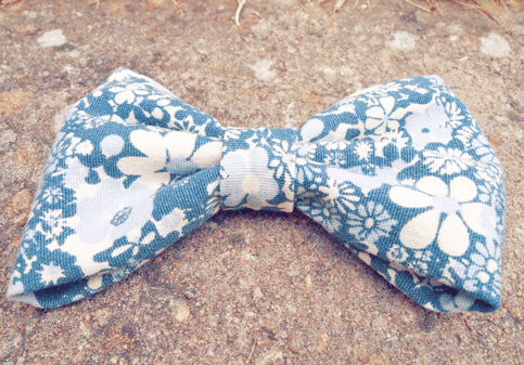 Bow tie pin
