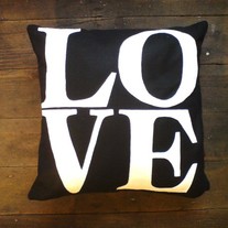 L_o_v_e_cushion_1a_-_%c2%a335_medium