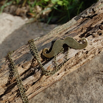 Mustache necklace - Thumbnail 2