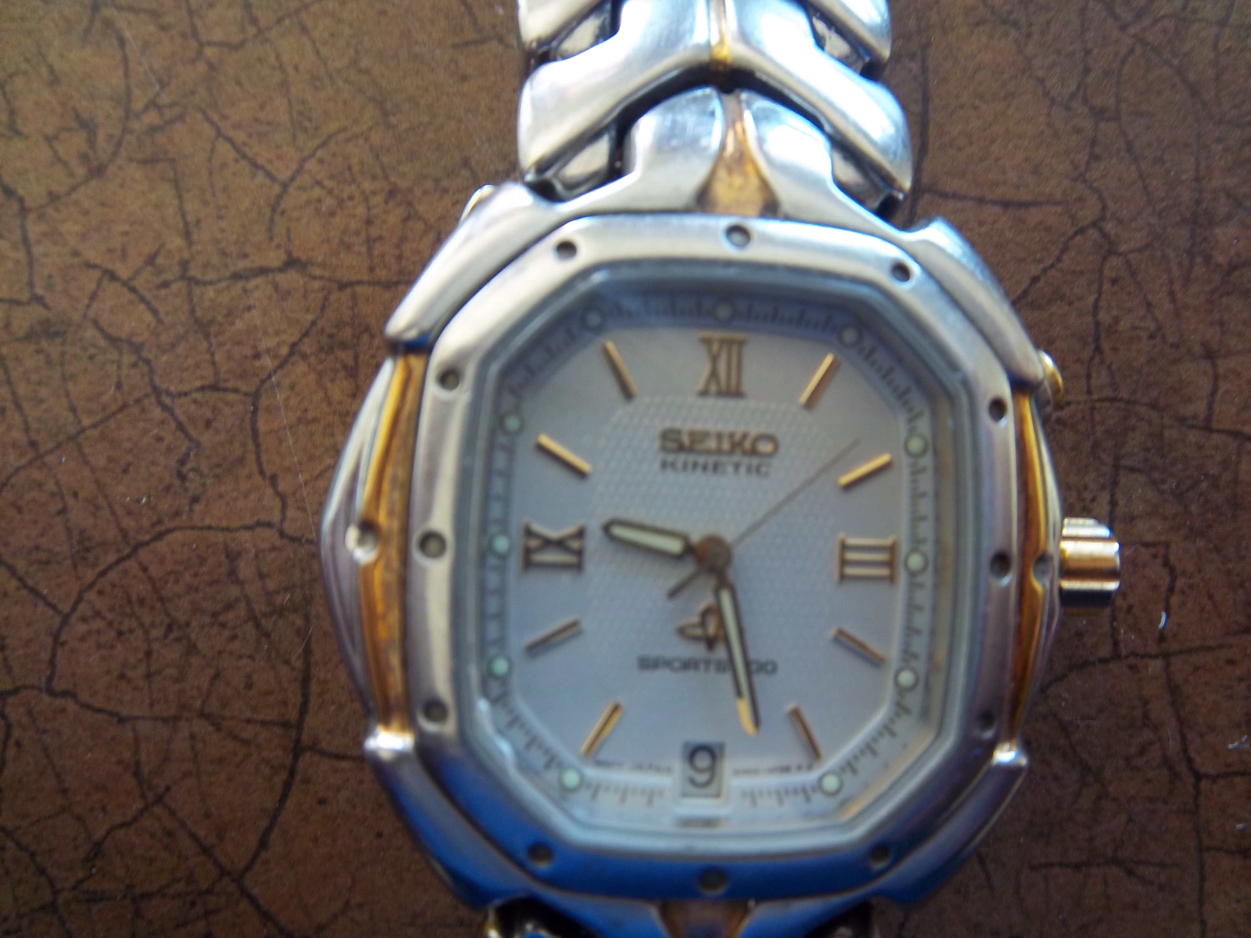 seiko kinetic sports 100 gold