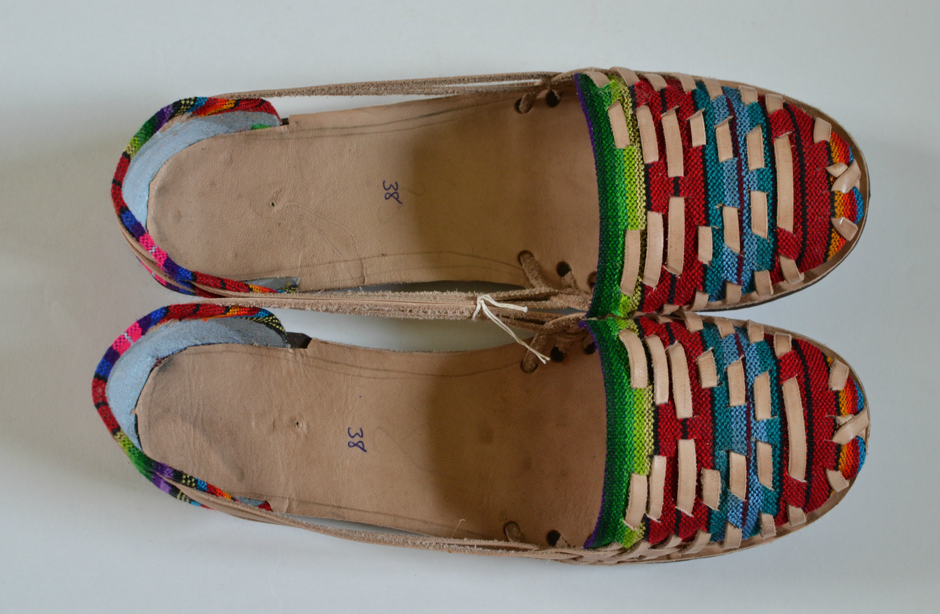 womens size 6 huaraches