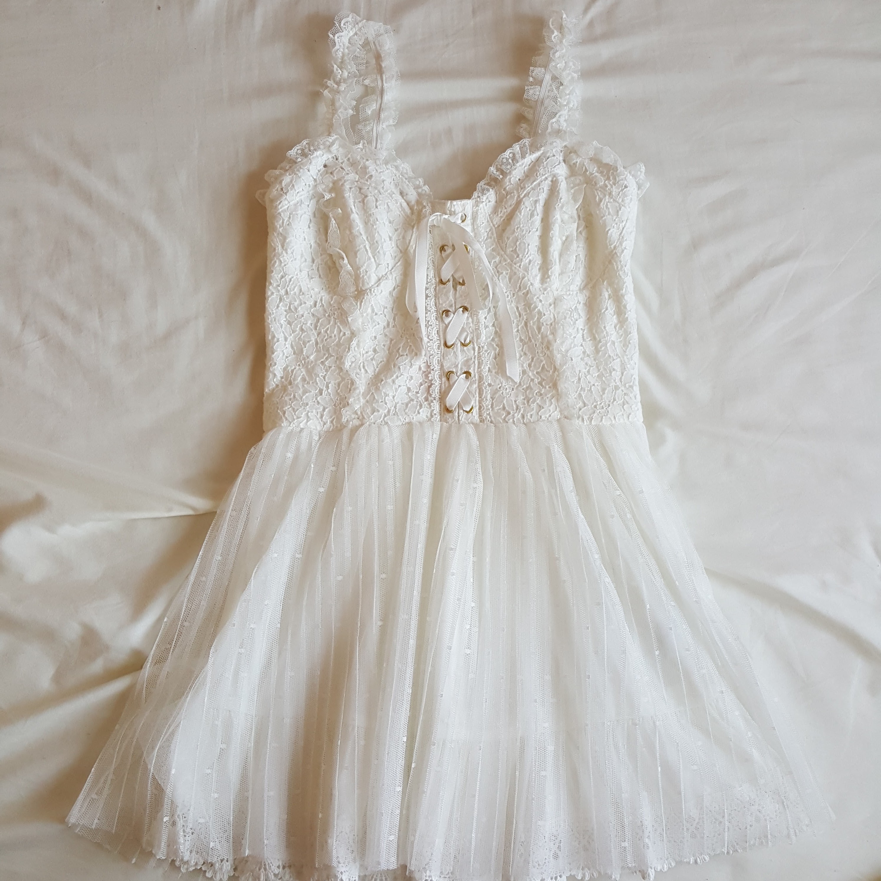 lisa white dress
